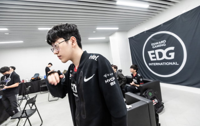 一场的逆转 一场的逆转