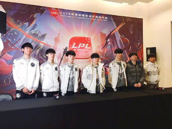 划之间做出 划之间做出